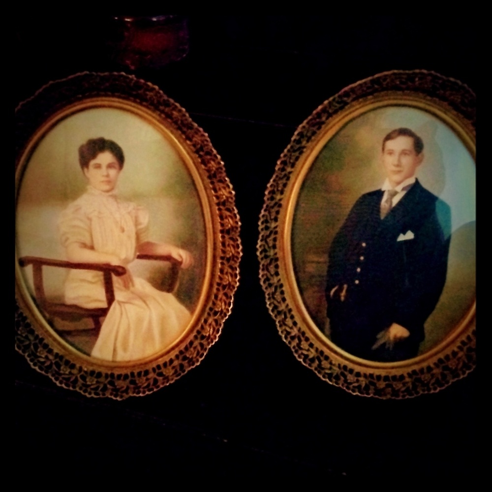 Picture Frames Vintage w/ Instant Family